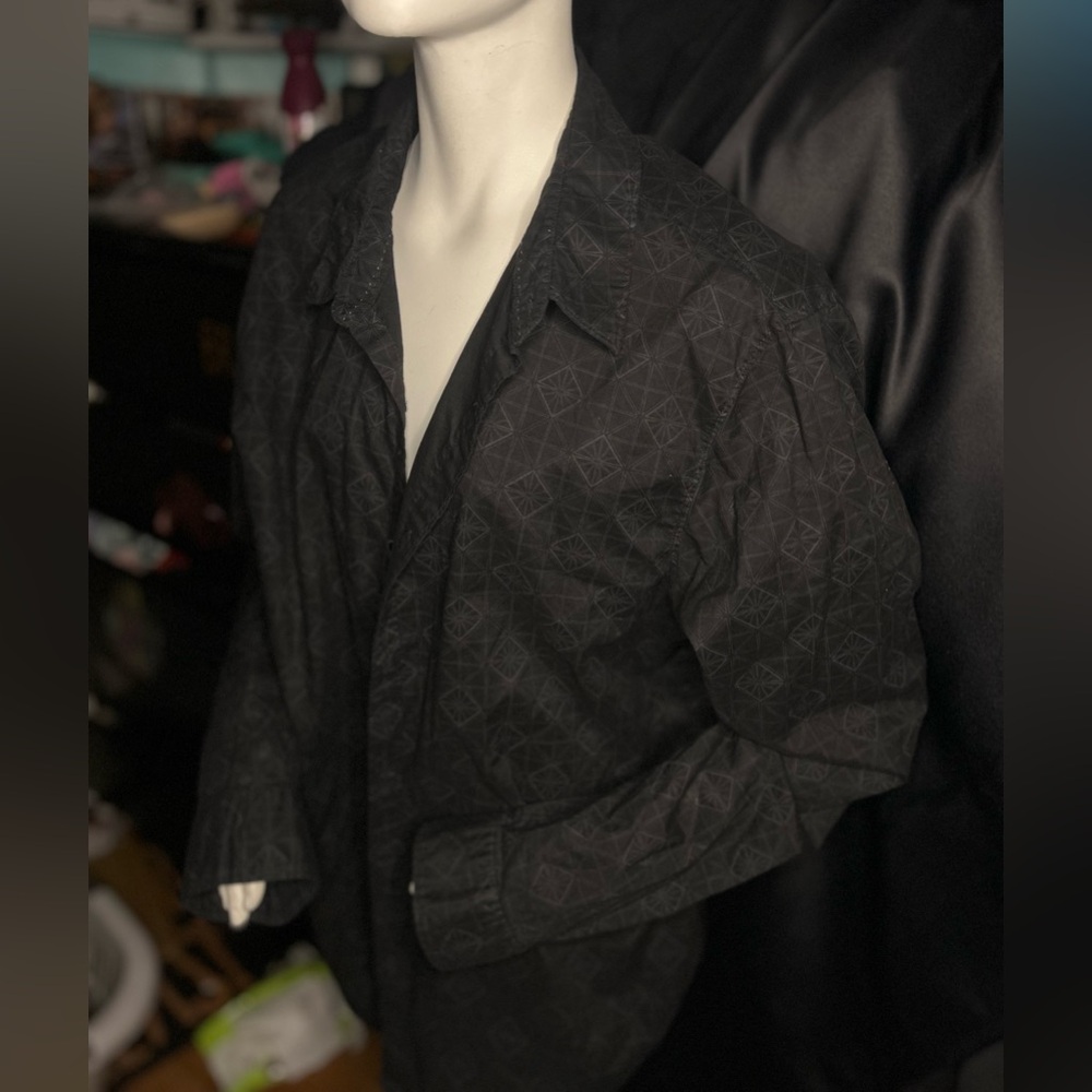Guess Geometric Patterned Button-Up Shirt - Picture 2 of 7